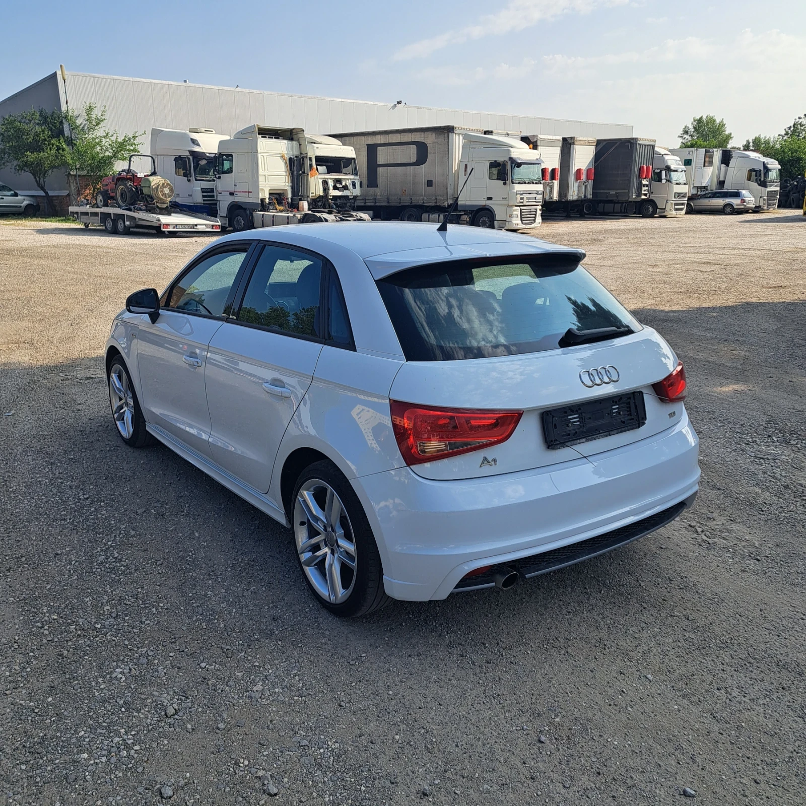Audi A1 1.6 TDI S line - изображение 4