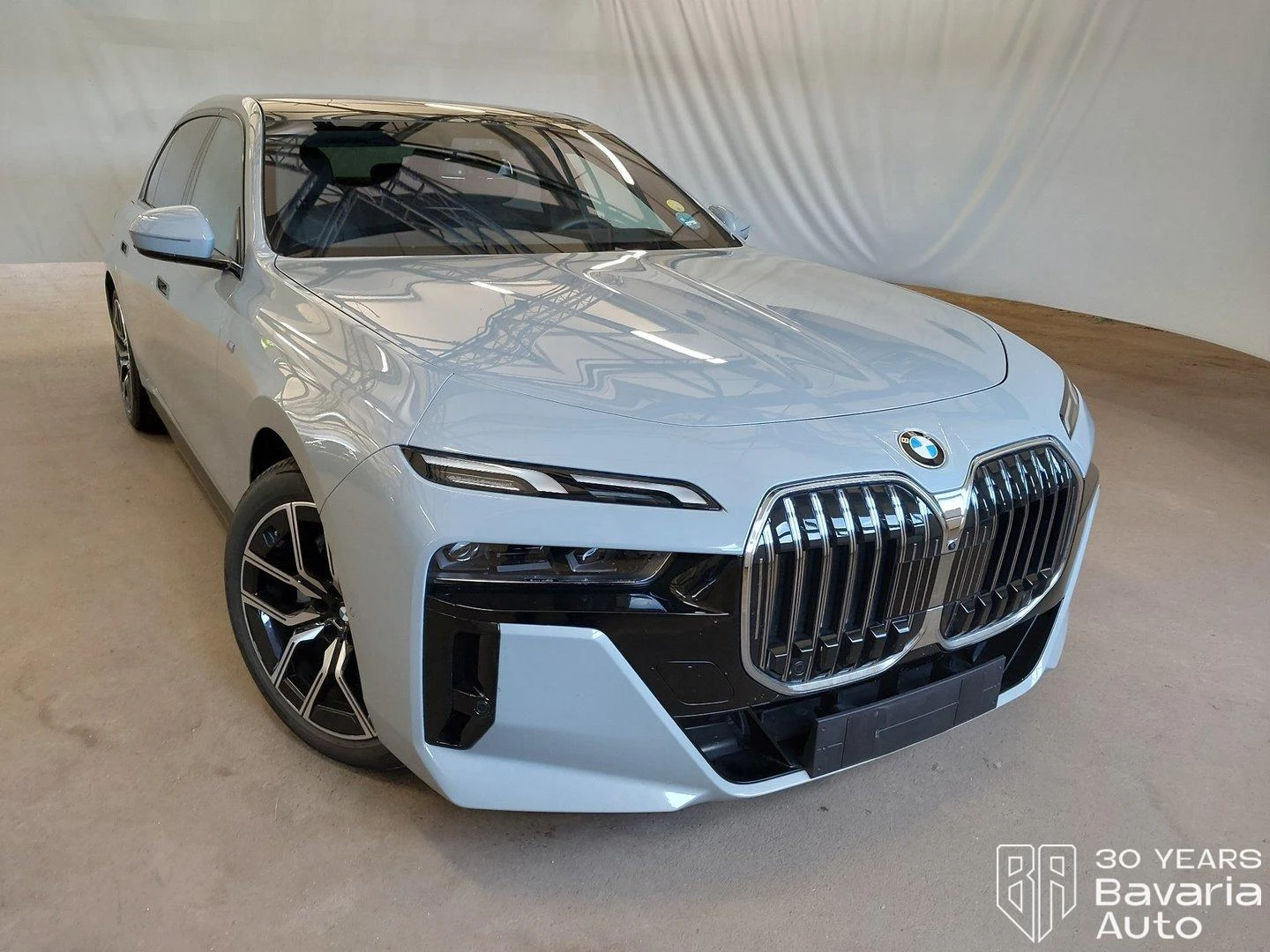 BMW 740 d xDrive M Sport Paket Sportautomatic - изображение 4