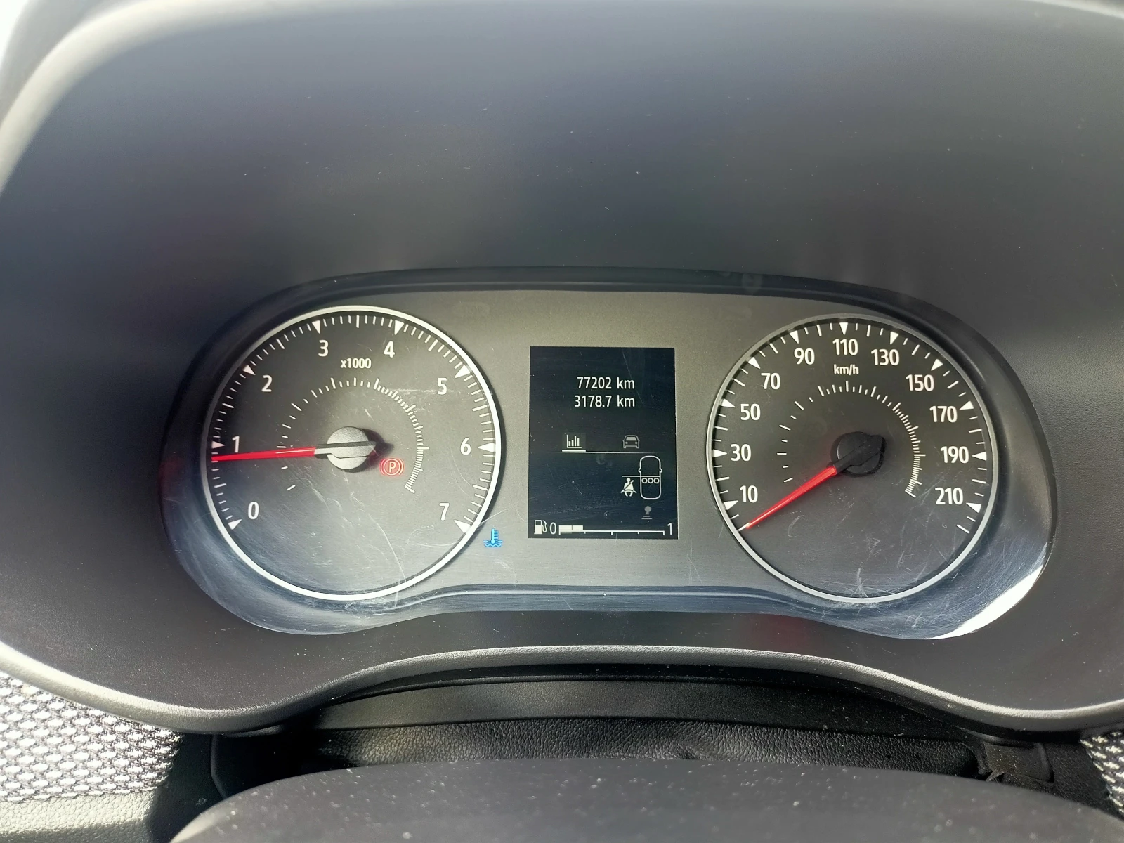 Dacia Jogger 1990лв за получаване, 1.0TCe EcoG 6+ 1 ГАЗ - изображение 10