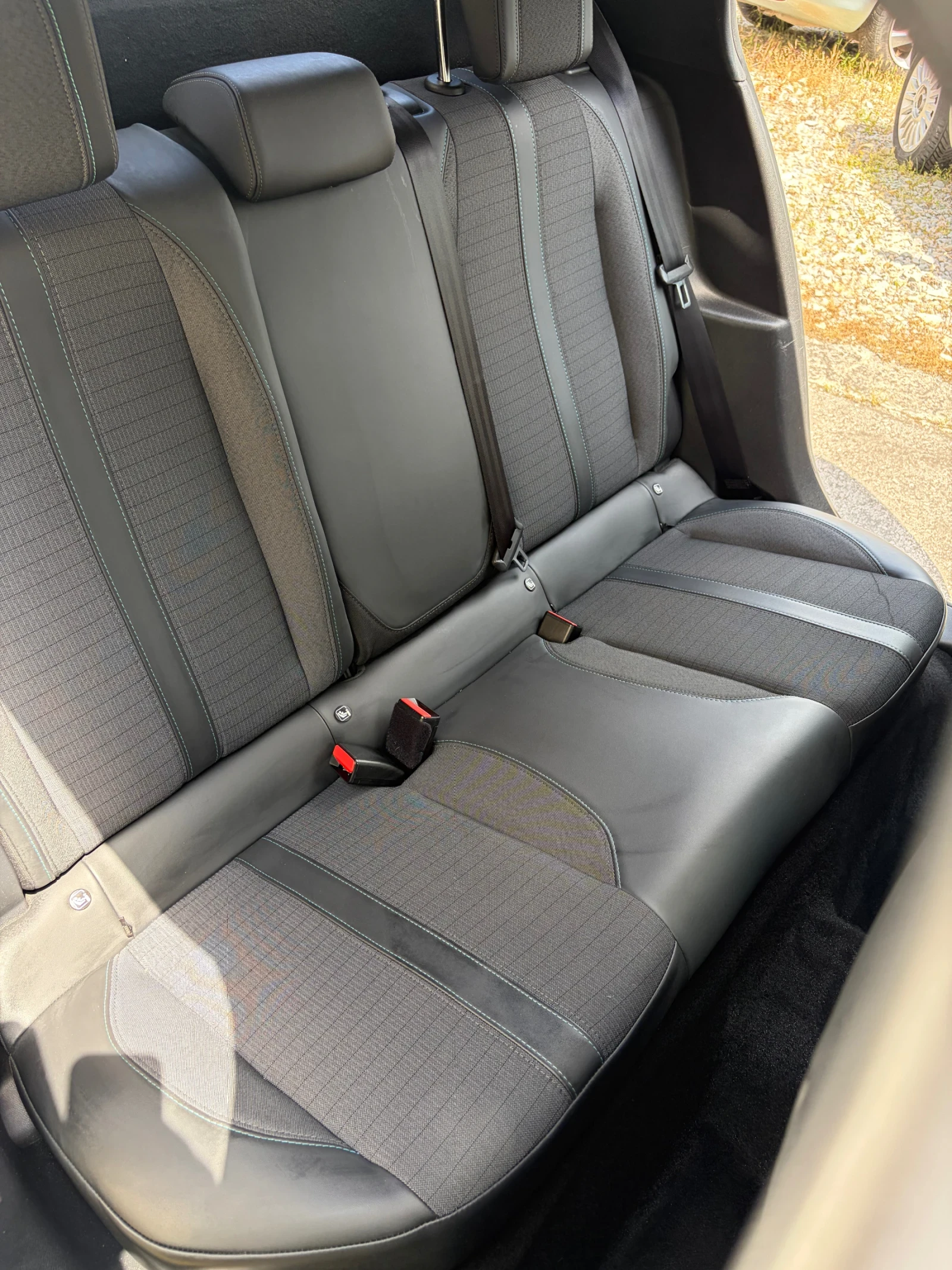 Peugeot 208 208e, снимка 13 - Автомобили и джипове - 52244686