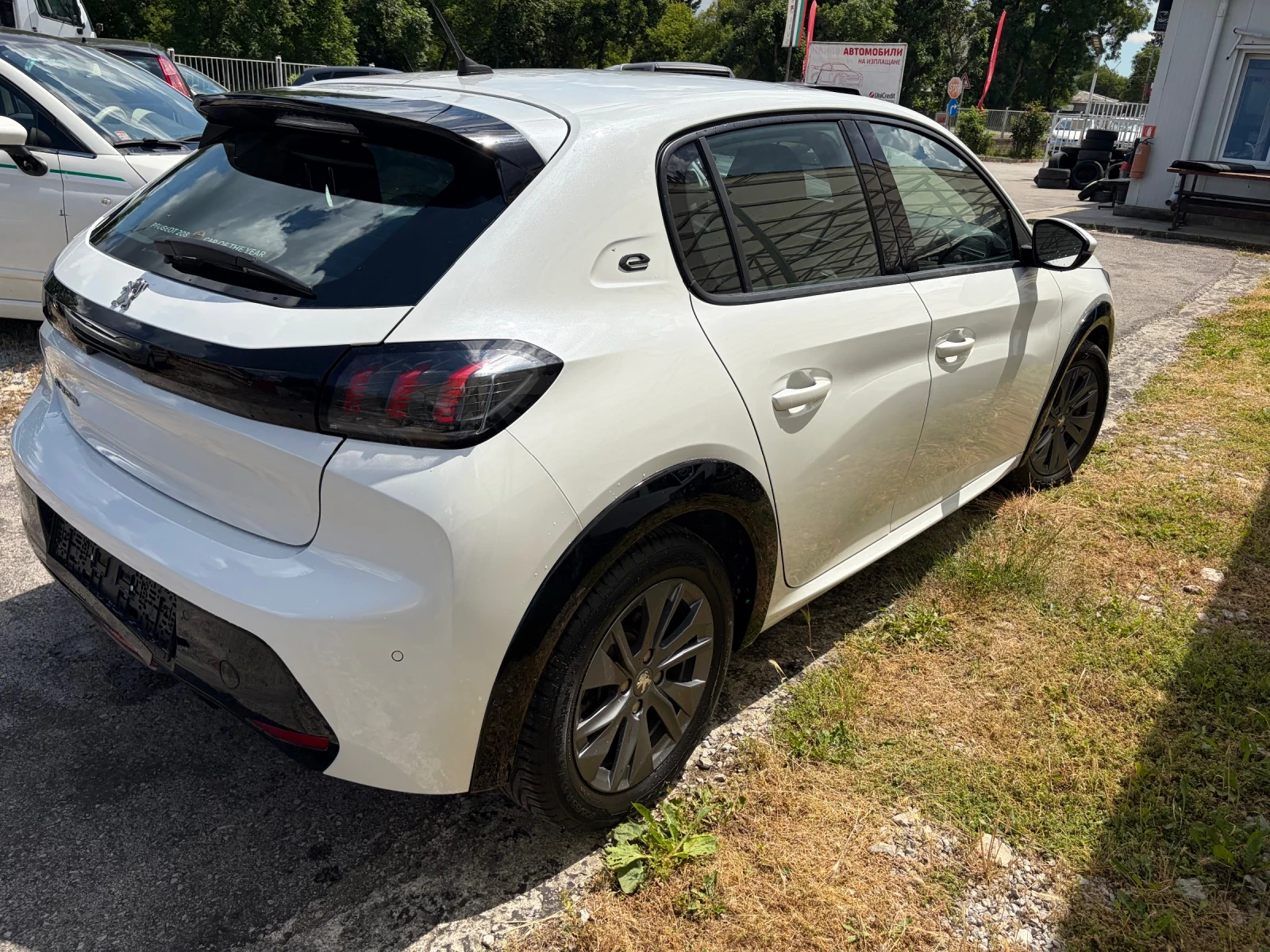 Peugeot 208 208e, снимка 5 - Автомобили и джипове - 52244686