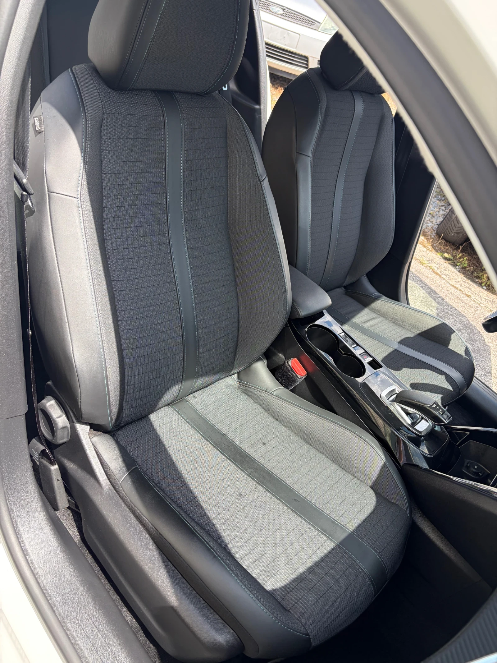 Peugeot 208 208e, снимка 12 - Автомобили и джипове - 52244686