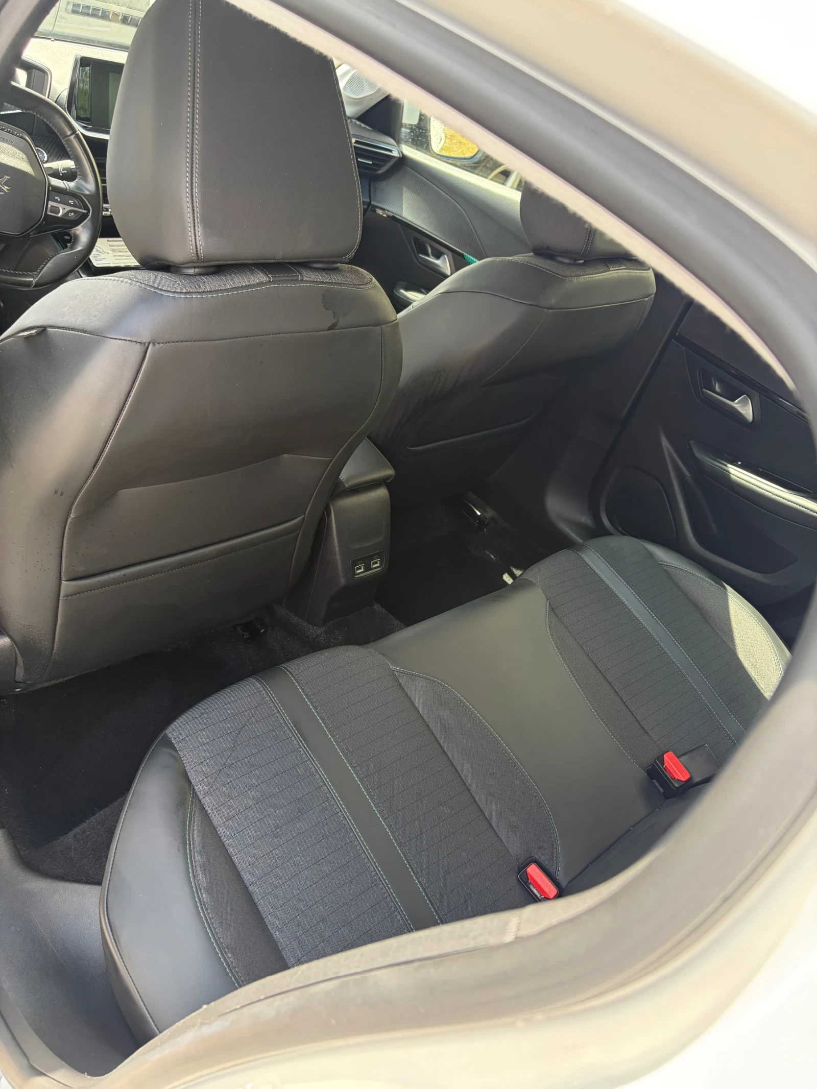 Peugeot 208 208e, снимка 10 - Автомобили и джипове - 52244686