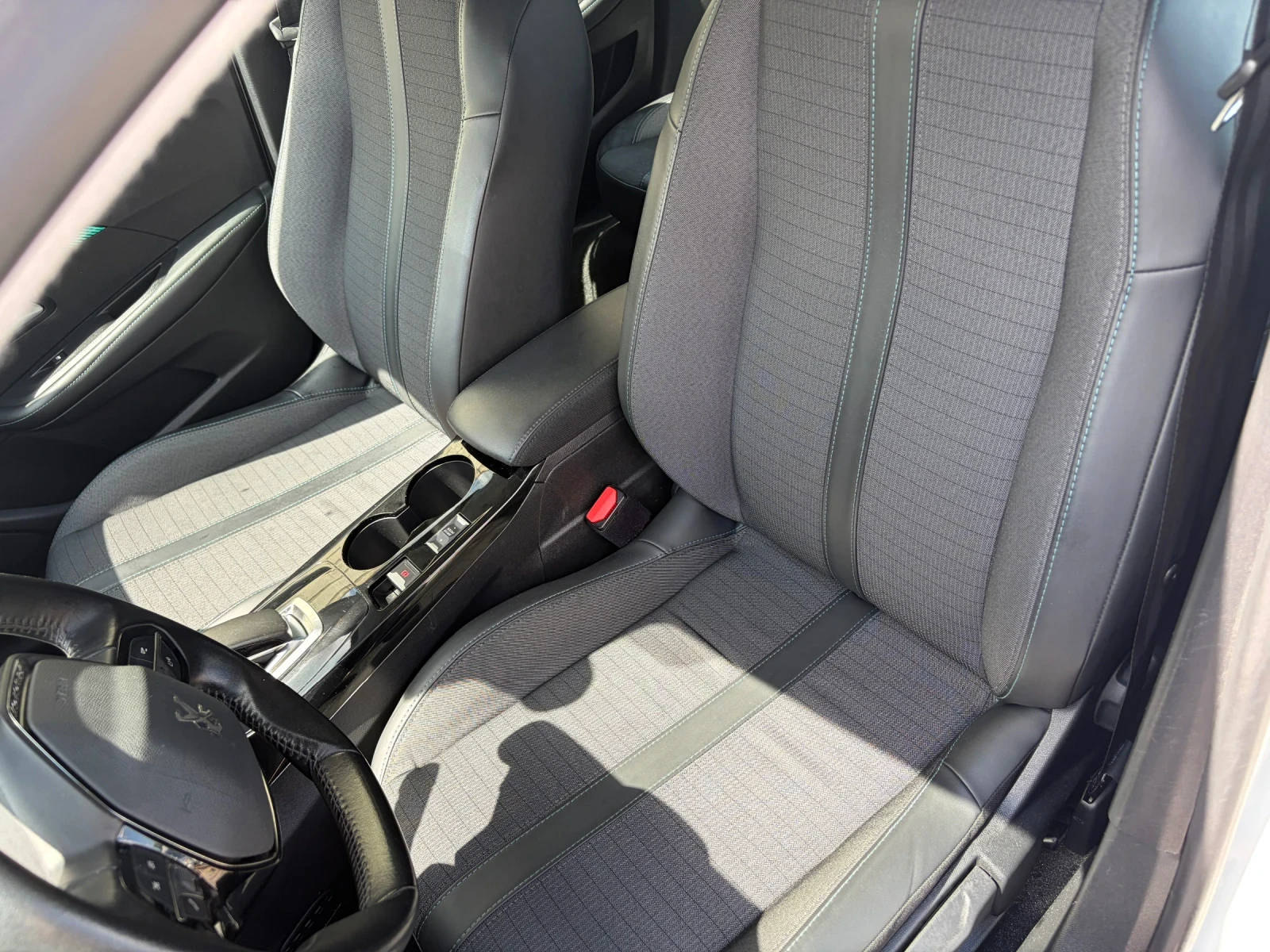 Peugeot 208 208e, снимка 14 - Автомобили и джипове - 52244686