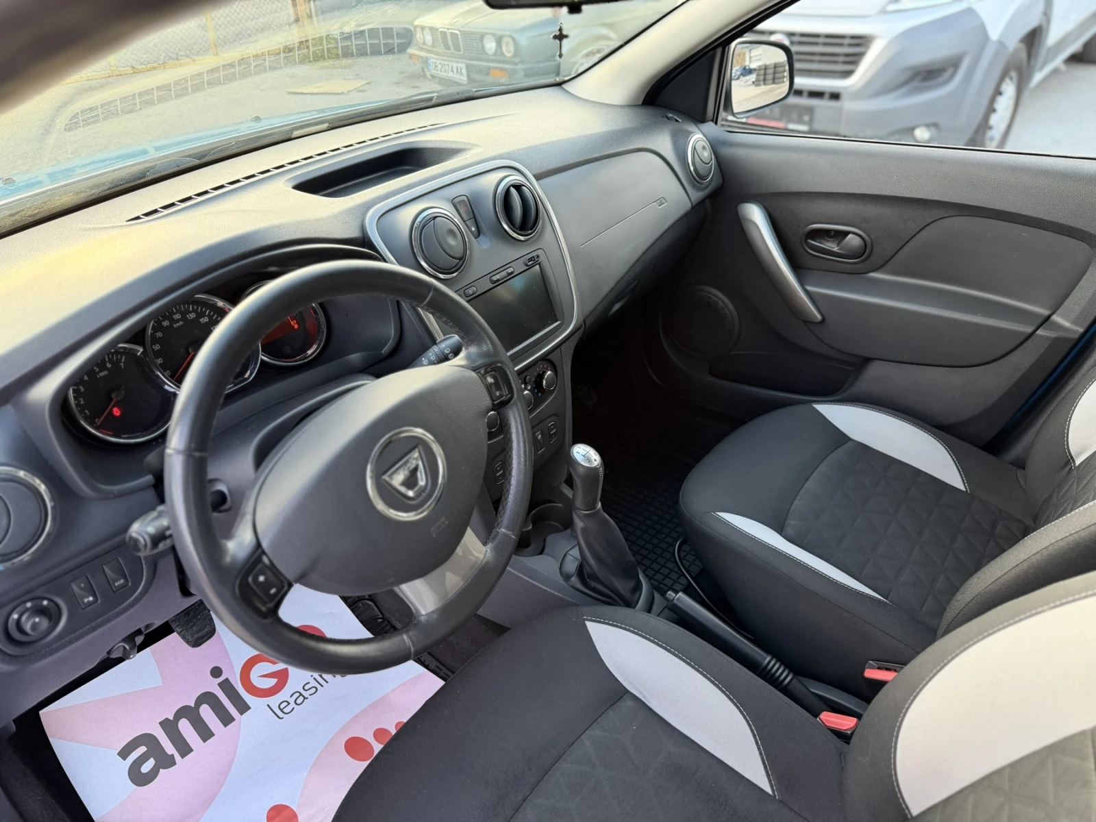 Dacia Sandero STEPWAY NAVI 89000км - изображение 10