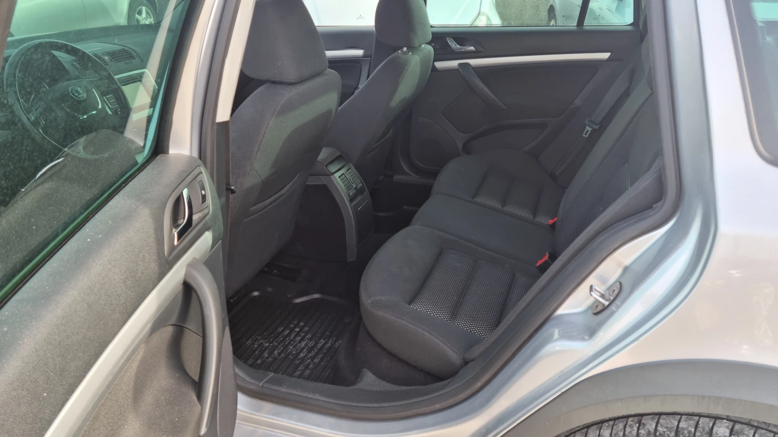 Skoda Octavia SCAUT/2 0 TDI  С.ИСТОРИЯ - изображение 7