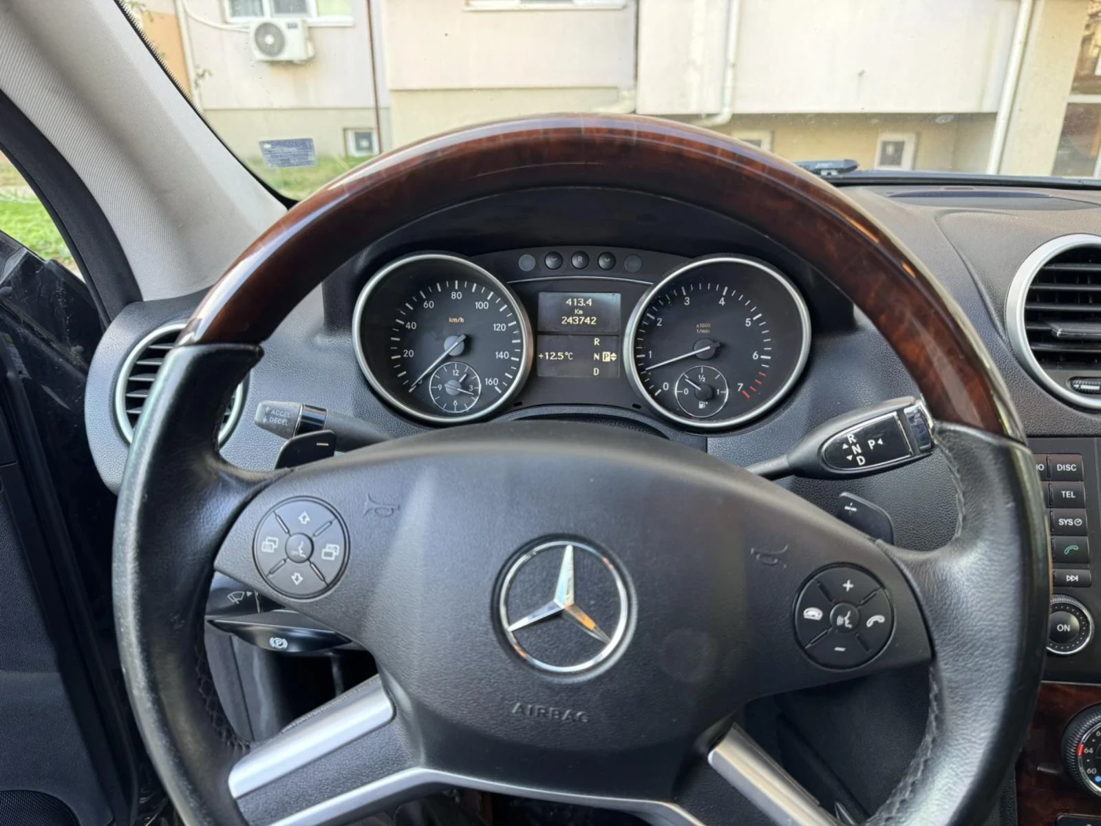 Mercedes-Benz ML 550  - изображение 8