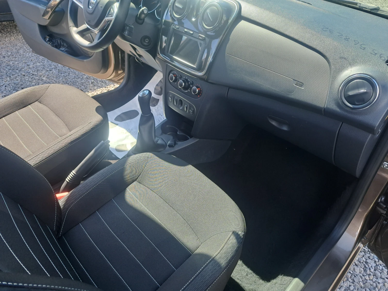 Dacia Sandero 1.0 EURO6, снимка 10 - Автомобили и джипове - 54494147