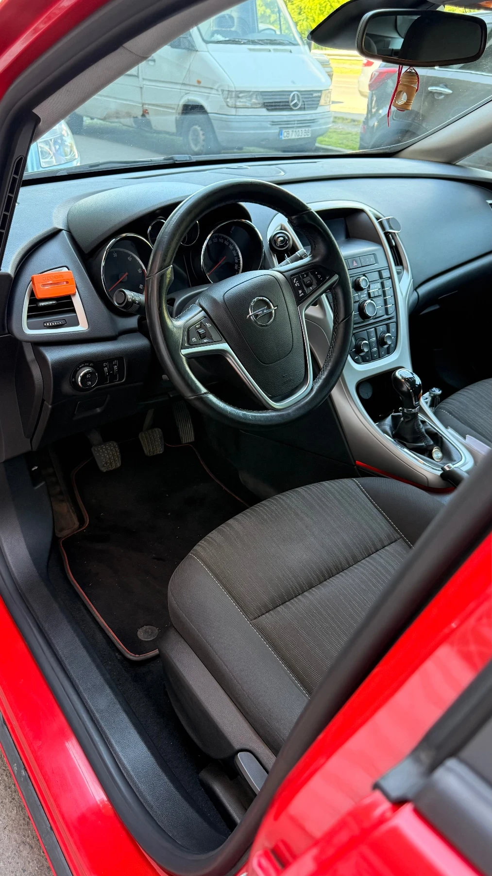 Opel Astra Astra J Sports Tourer 2011, снимка 11 - Автомобили и джипове - 54531012