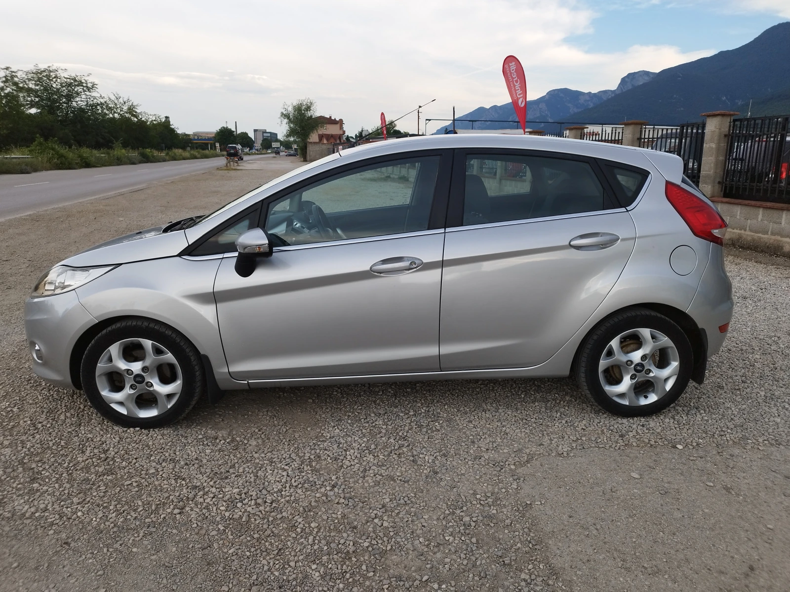 Ford Fiesta 1.25i 82kc Euro5, снимка 2 - Автомобили и джипове - 54878955