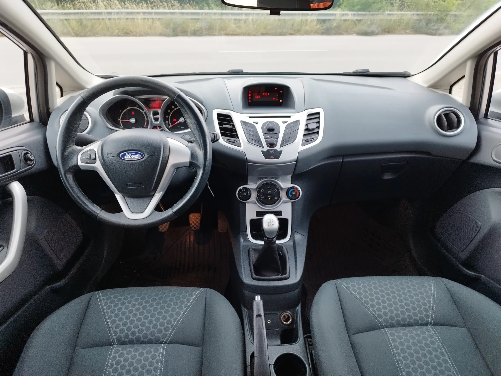 Ford Fiesta 1.25i 82kc Euro5, снимка 10 - Автомобили и джипове - 54878955