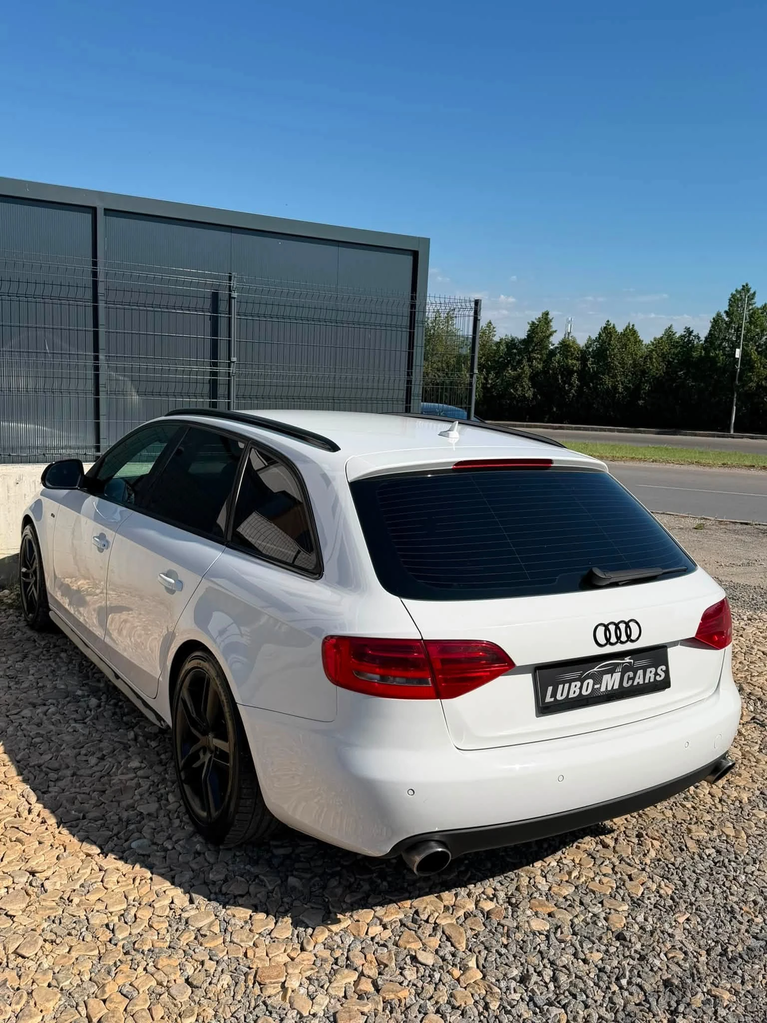 Audi A4 2.7TDI/RS/AUTO/ПОДГРЕВ/ОБДУХВАНЕ, снимка 8 - Автомобили и джипове - 55210944