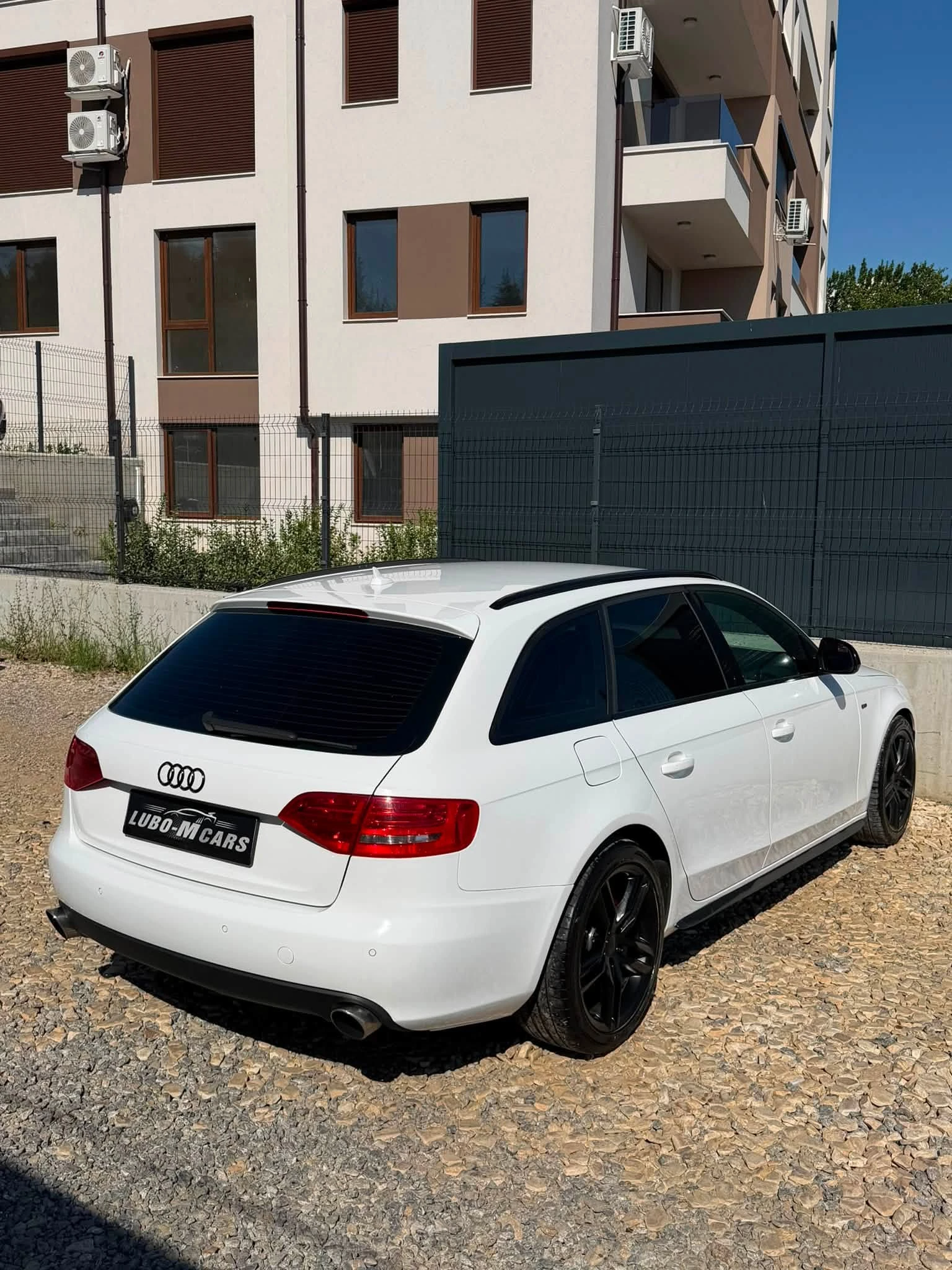 Audi A4 2.7TDI/RS/AUTO/ПОДГРЕВ/ОБДУХВАНЕ, снимка 10 - Автомобили и джипове - 55210944