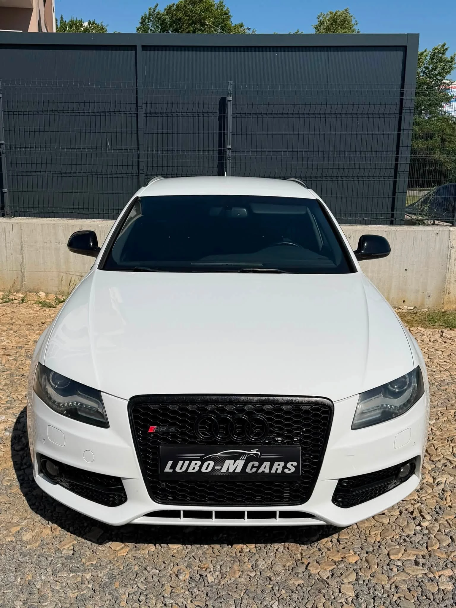 Audi A4 2.7TDI/RS/AUTO/ПОДГРЕВ/ОБДУХВАНЕ, снимка 2 - Автомобили и джипове - 55210944
