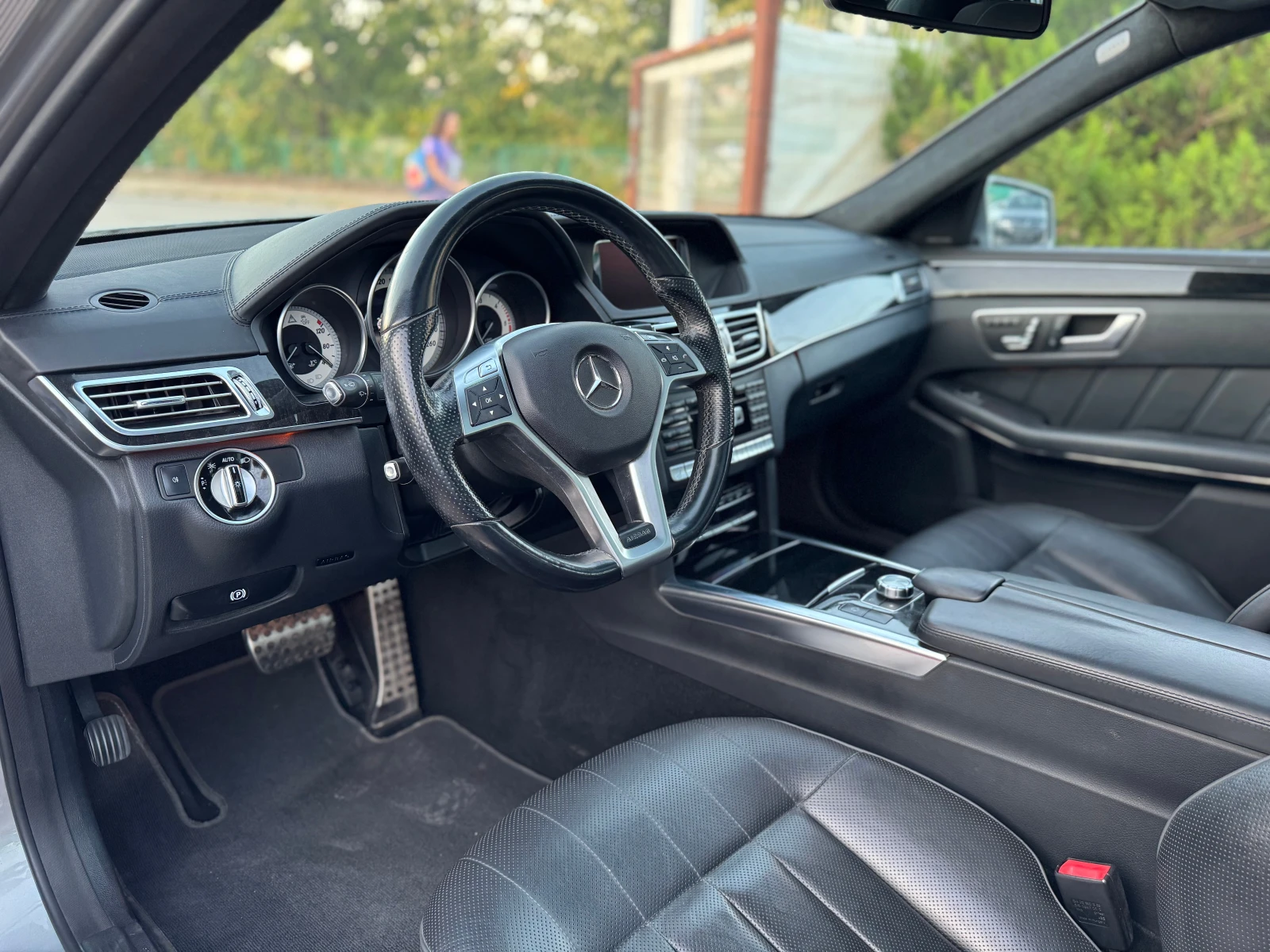 Mercedes-Benz E 350 d* AMG-Line* 4matic* NAVI* LED* PANORAMA, снимка 7 - Автомобили и джипове - 55474914