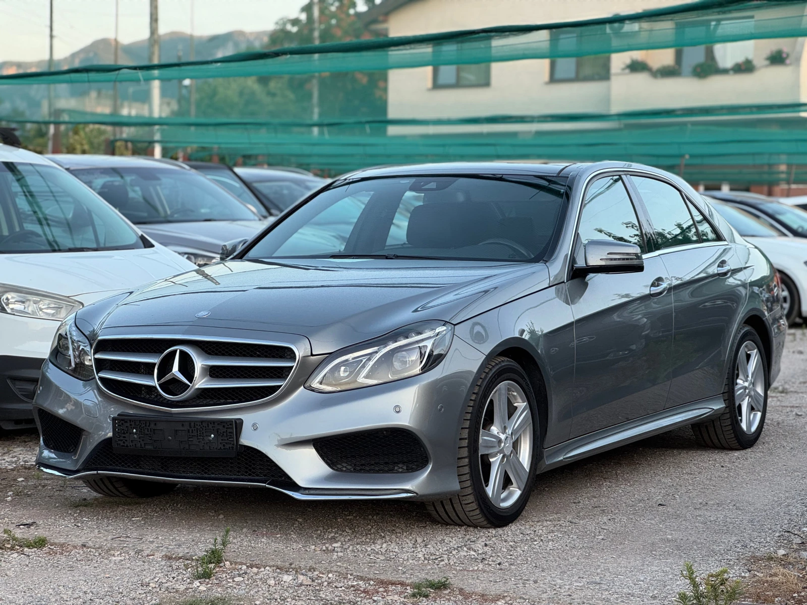 Mercedes-Benz E 350 d* AMG-Line* 4matic* NAVI* LED* PANORAMA, снимка 2 - Автомобили и джипове - 55474914