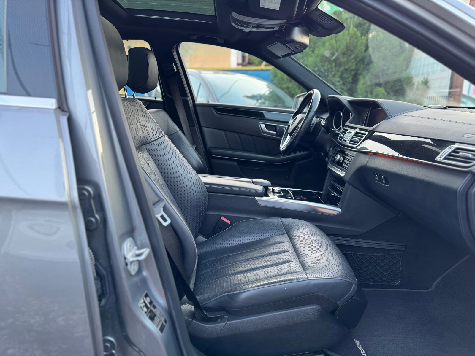 Mercedes-Benz E 350 d* AMG-Line* 4matic* NAVI* LED* PANORAMA, снимка 10 - Автомобили и джипове - 55474914