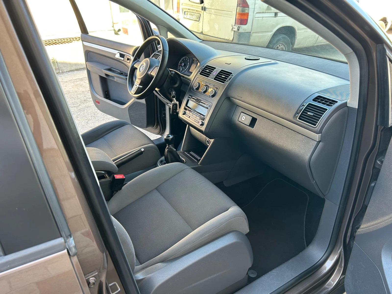 VW Touran 1.2TSI 105k.c. 6ck. EDITION , снимка 11 - Автомобили и джипове - 55502655