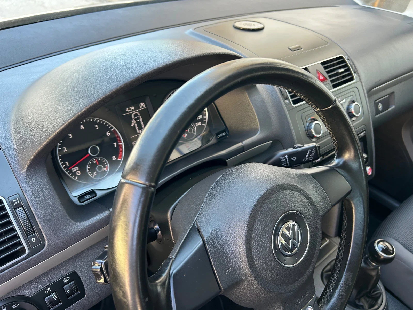 VW Touran 1.2TSI 105k.c. 6ck. EDITION , снимка 12 - Автомобили и джипове - 55502655