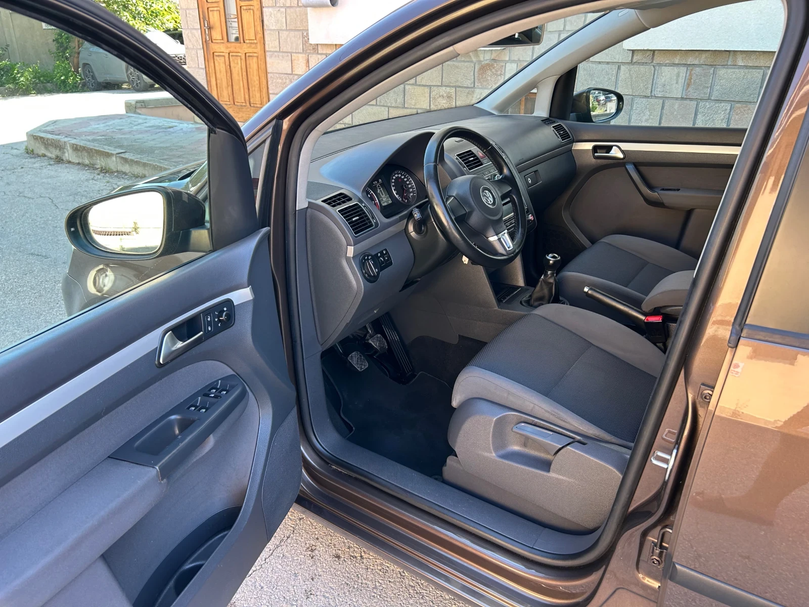 VW Touran 1.2TSI 105k.c. 6ck. EDITION , снимка 9 - Автомобили и джипове - 55502655
