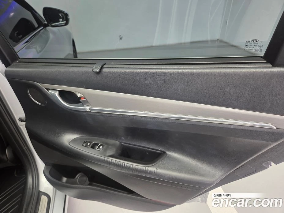 Hyundai Grandeur 3.0 LPi Deluxe VIP Pack, снимка 14 - Автомобили и джипове - 55940480