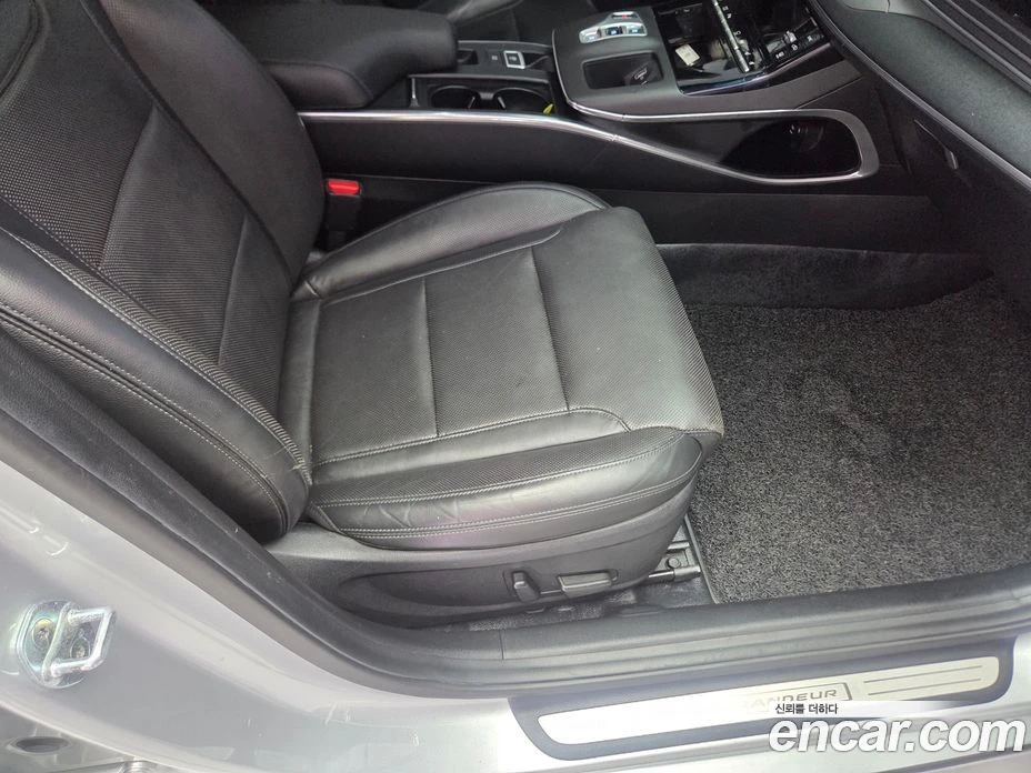 Hyundai Grandeur 3.0 LPi Deluxe VIP Pack, снимка 13 - Автомобили и джипове - 55940480