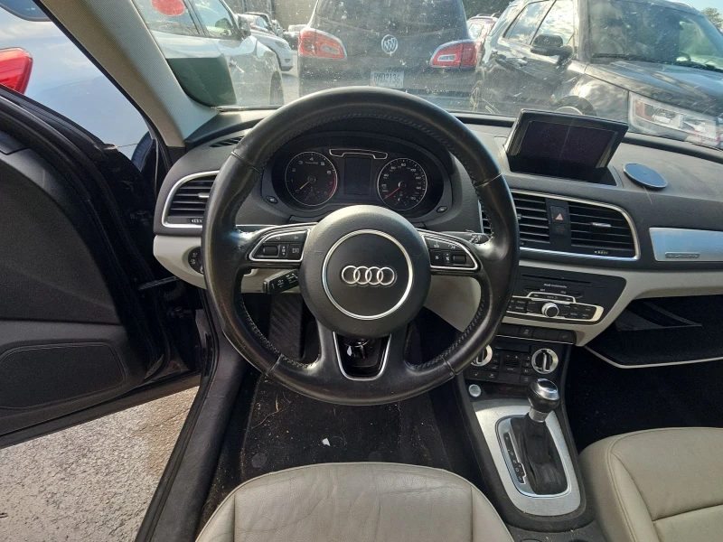 Audi Q3  2.0T Premium Plus, снимка 7 - Автомобили и джипове - 48064702