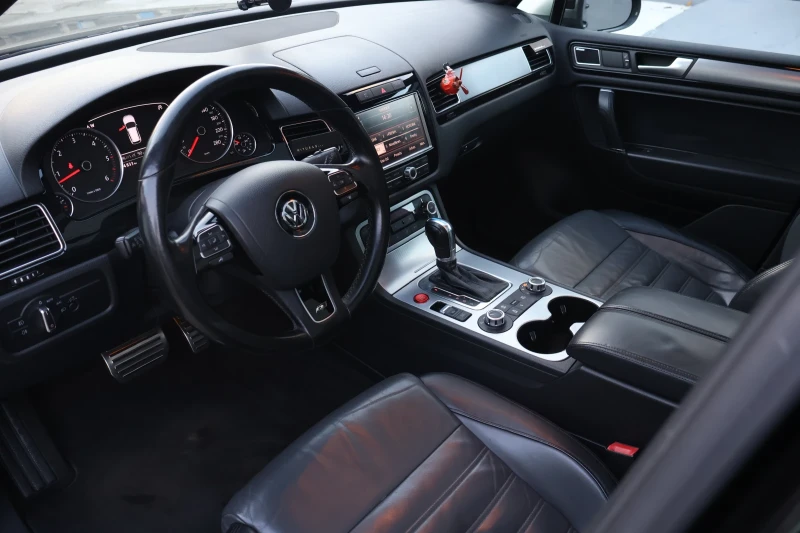 VW Touareg 3.0d R line 4x4 FULL, снимка 7 - Автомобили и джипове - 52519295
