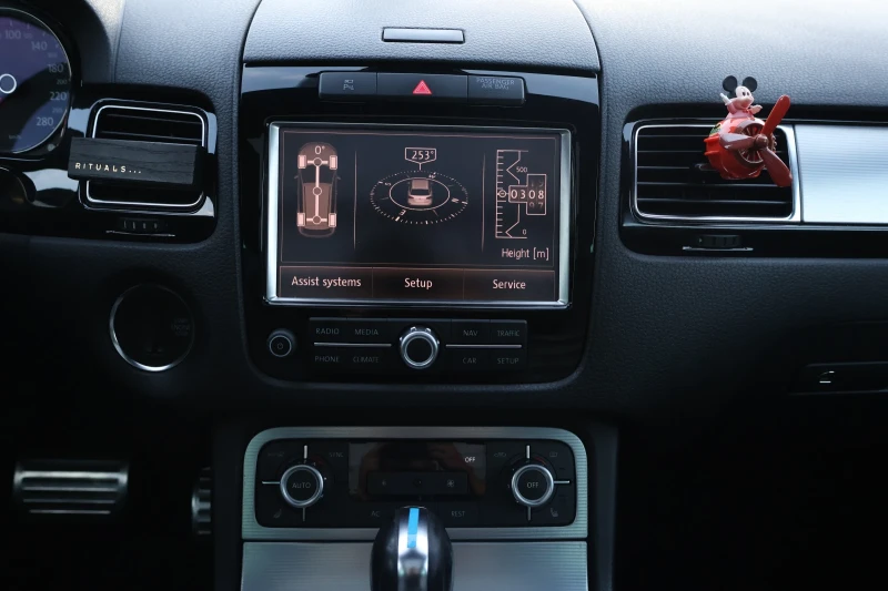 VW Touareg 3.0d R line 4x4 FULL, снимка 11 - Автомобили и джипове - 52519295