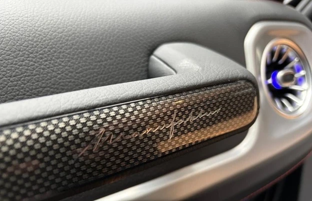 Mercedes-Benz G 580 EQ Manufaktur = AMG Line = Гаранция, снимка 9 - Автомобили и джипове - 53075145