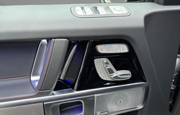 Mercedes-Benz G 580 EQ Manufaktur = AMG Line = Гаранция, снимка 4 - Автомобили и джипове - 53075145