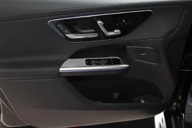 Mercedes-Benz GLC 300 4Matic = AMG Line = Advanced Plus Гаранция - изображение 3