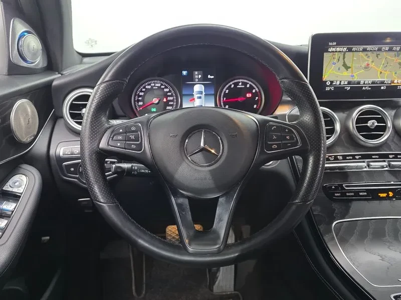Mercedes-Benz GLC 300 4Matic Coupe, снимка 14 - Автомобили и джипове - 55914317