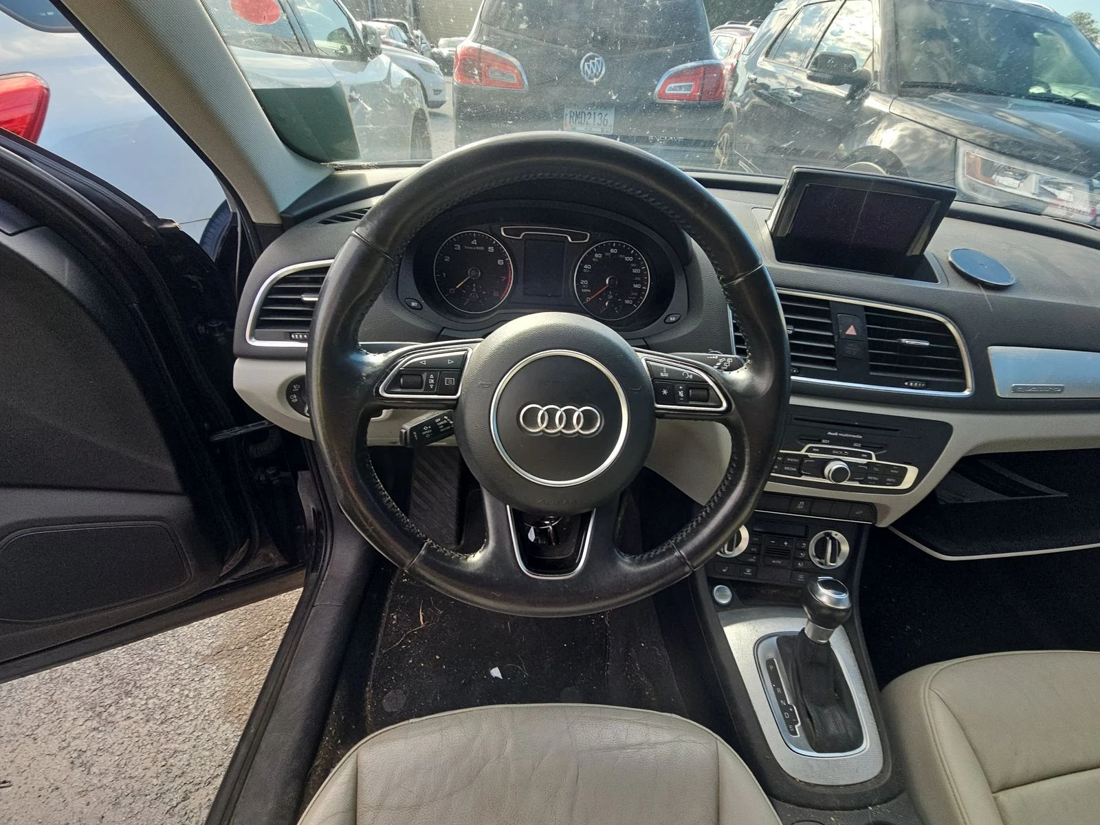 Audi Q3  2.0T Premium Plus - изображение 7