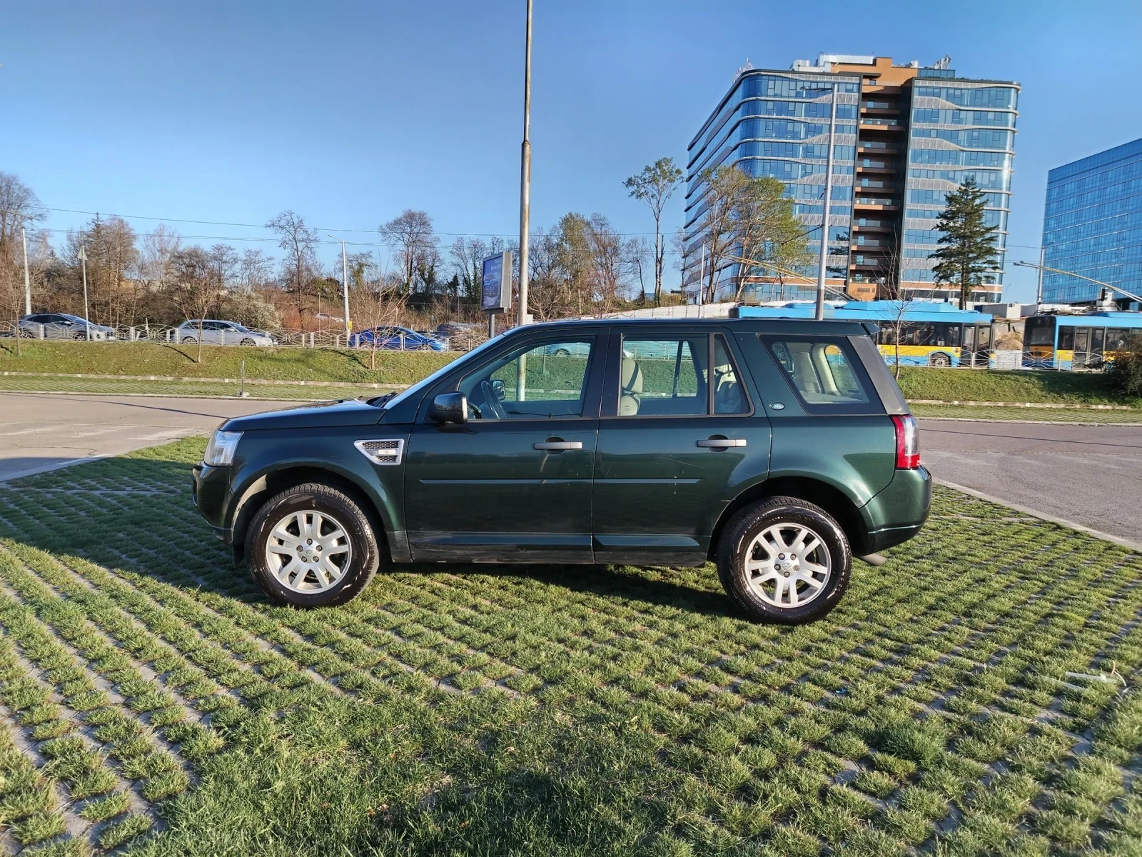 Land Rover Freelander 2.2TD4/4X4/АВТ./190КС/КОЖА/АЛПИН - изображение 7