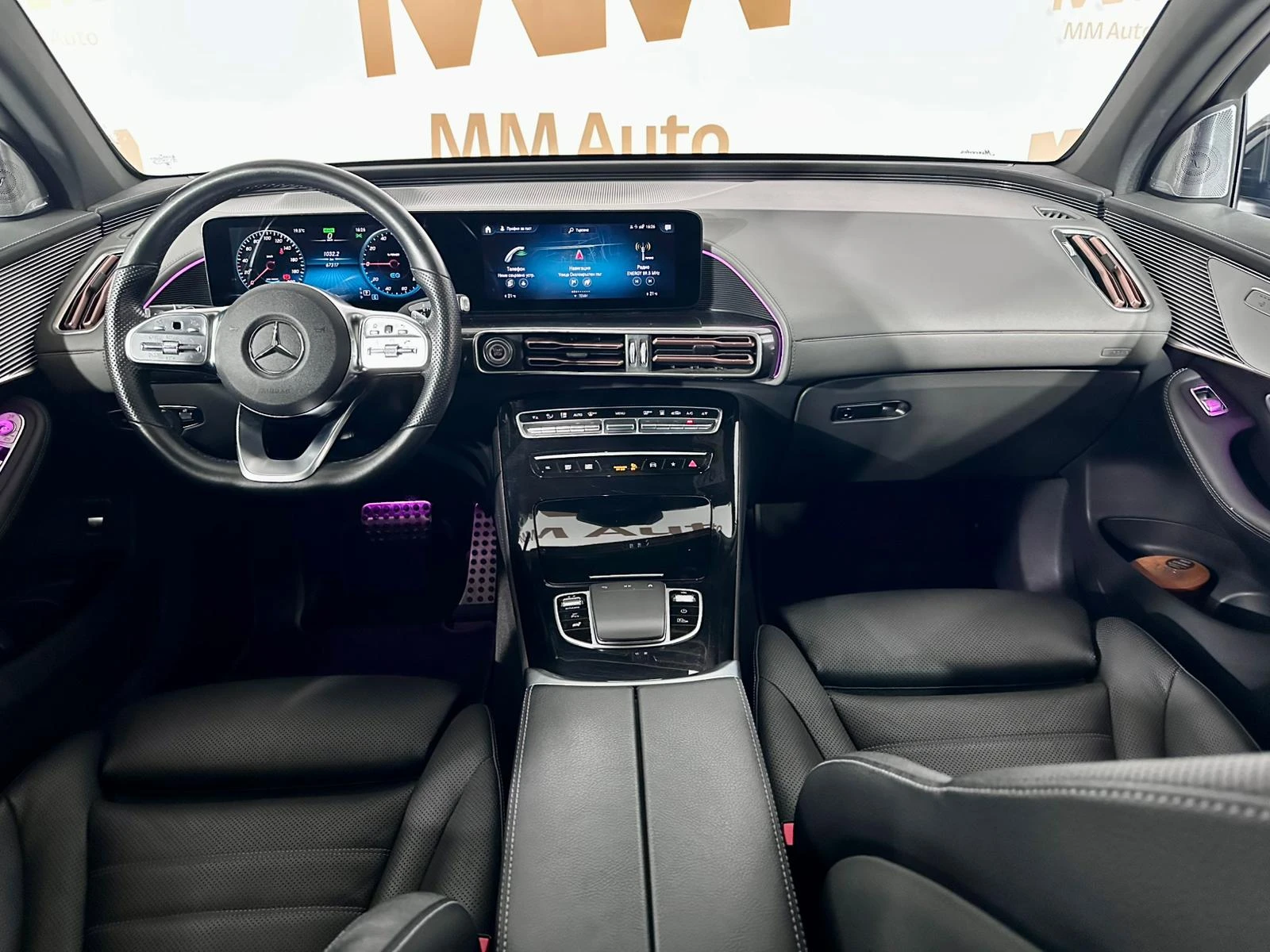 Mercedes-Benz EQC 400 AMG* 4Matic* Ventilation* Burmester* Pano* HuD, снимка 9 - Автомобили и джипове - 54631039