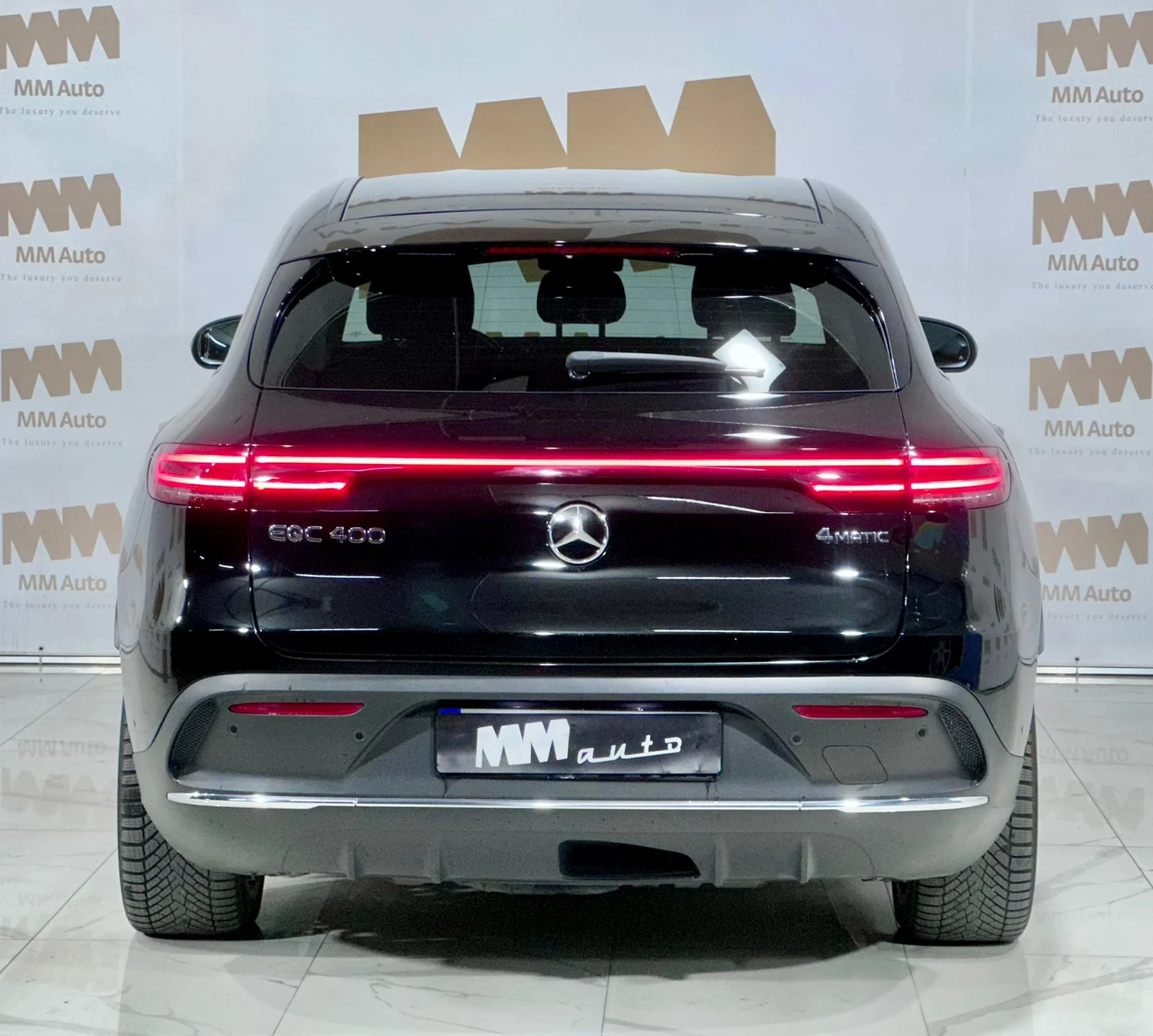 Mercedes-Benz EQC 400 AMG* 4Matic* Ventilation* Burmester* Pano* HuD, снимка 5 - Автомобили и джипове - 54631039