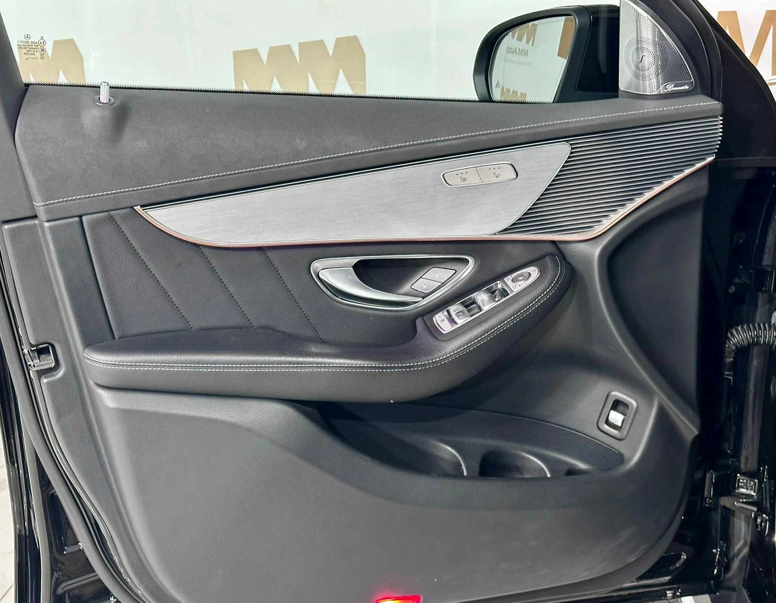 Mercedes-Benz EQC 400 AMG* 4Matic* Ventilation* Burmester* Pano* HuD, снимка 6 - Автомобили и джипове - 54631039
