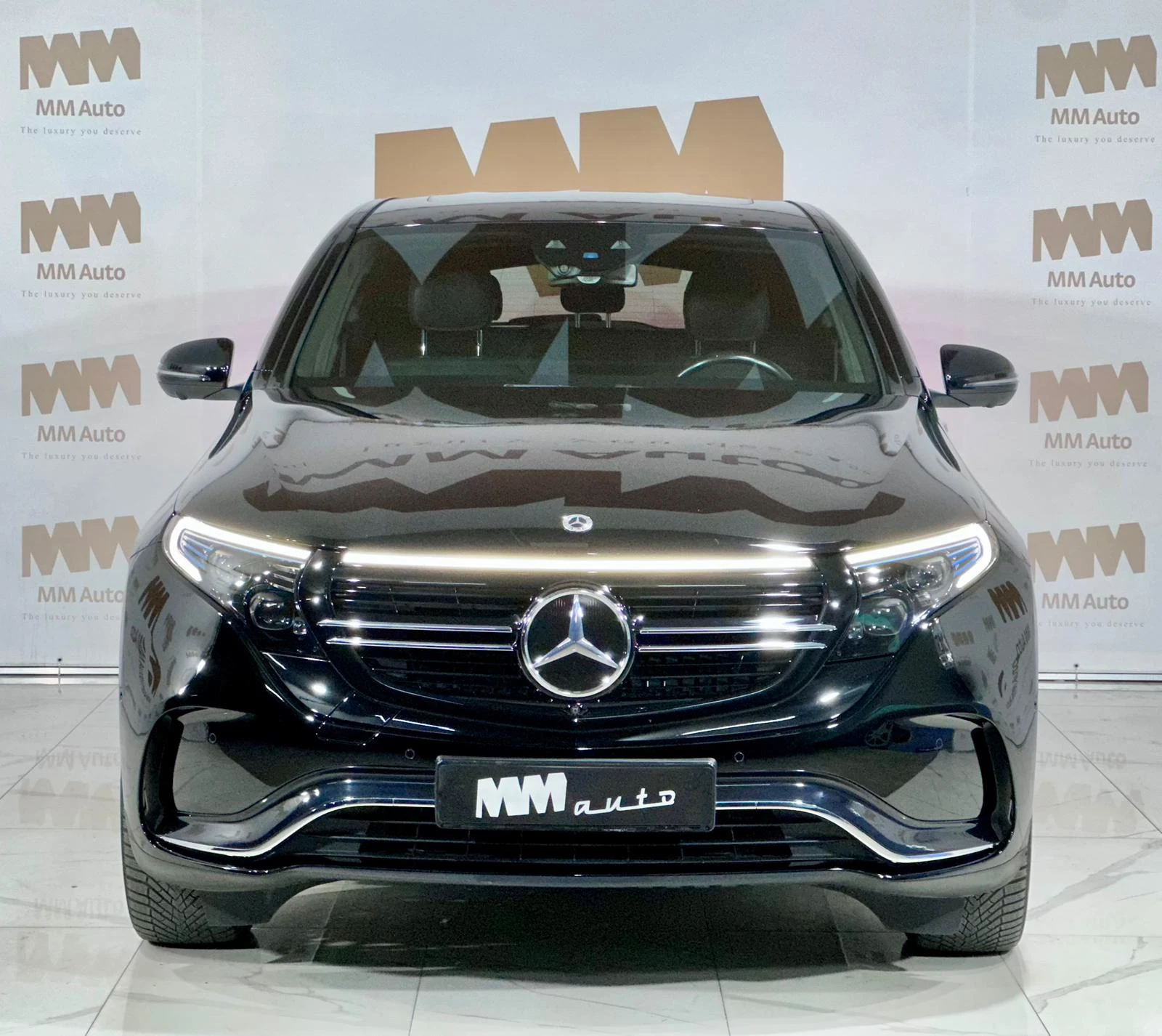 Mercedes-Benz EQC 400 AMG* 4Matic* Ventilation* Burmester* Pano* HuD, снимка 4 - Автомобили и джипове - 54631039