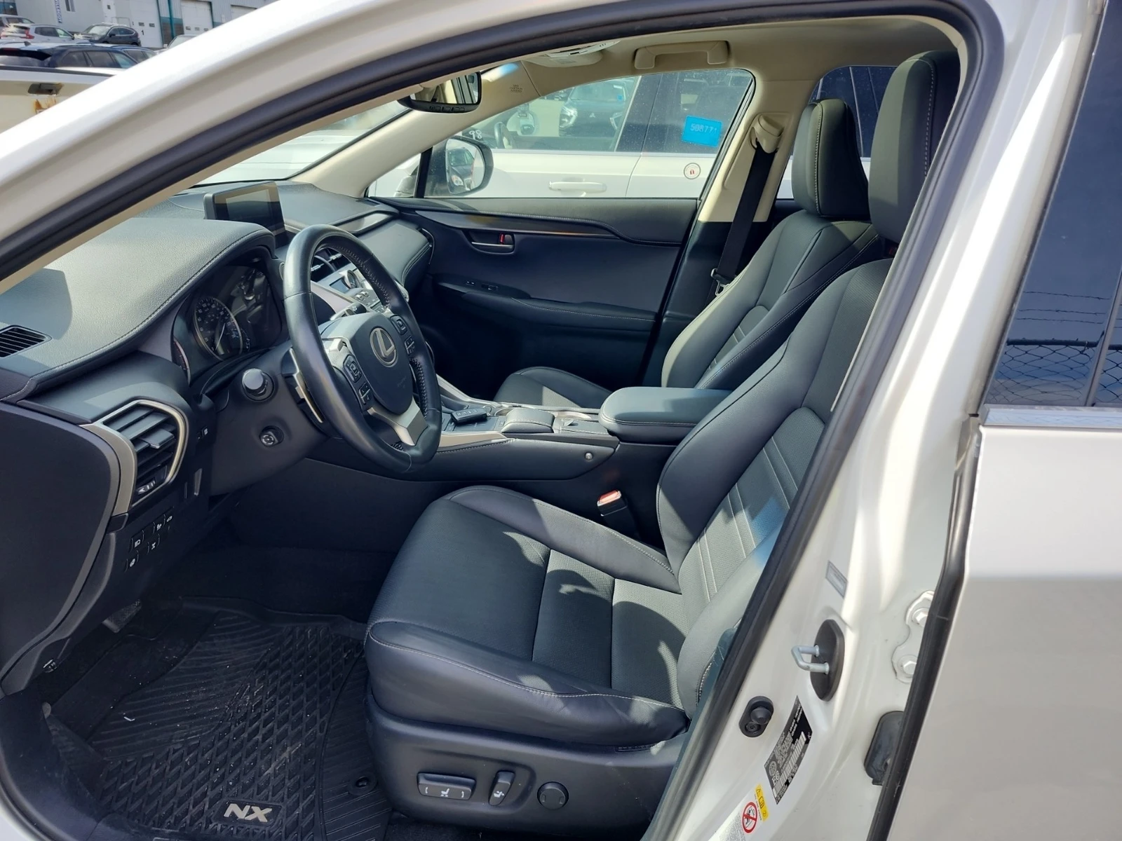 Lexus NX 300 * * CARFAX * * АВТО КРЕДИТ * * , снимка 6 - Автомобили и джипове - 54646209