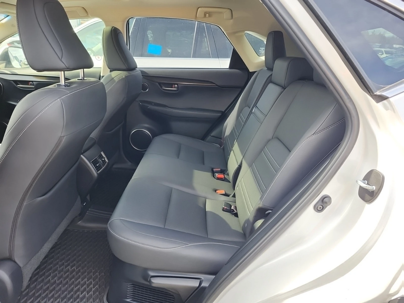 Lexus NX 300 * * CARFAX * * АВТО КРЕДИТ * * , снимка 7 - Автомобили и джипове - 54646209
