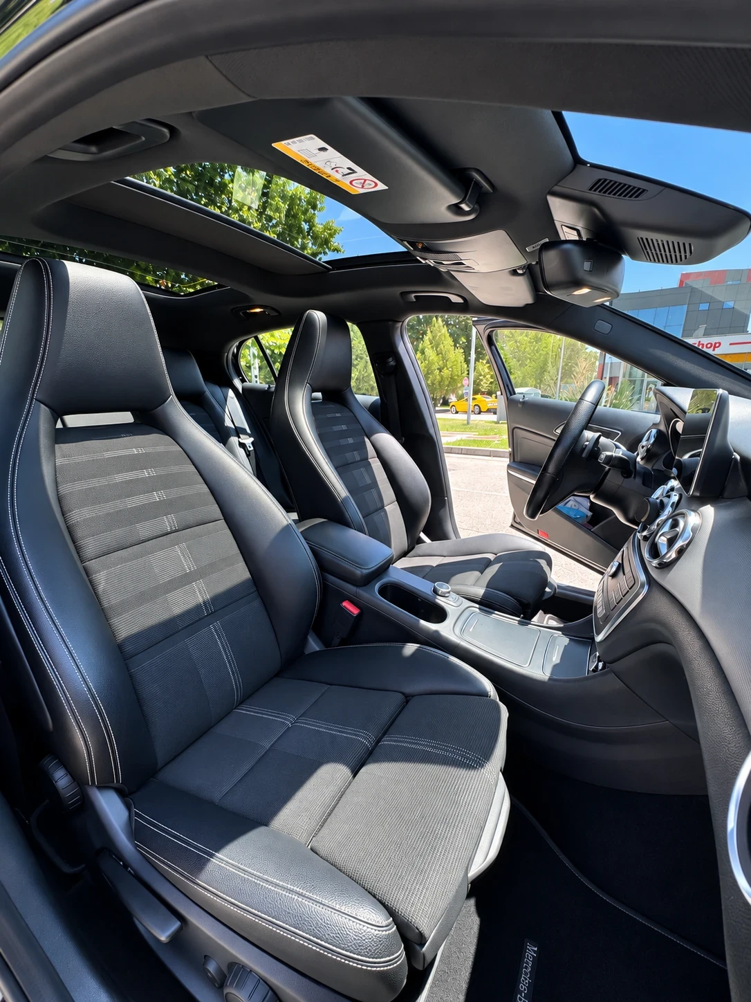 Mercedes-Benz GLA 200 d FACELIFT | PANORAMA | 136 kc, снимка 8 - Автомобили и джипове - 56245074