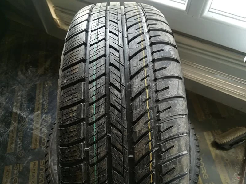 Гуми Летни 205/65R15, снимка 1 - Гуми и джанти - 21692269