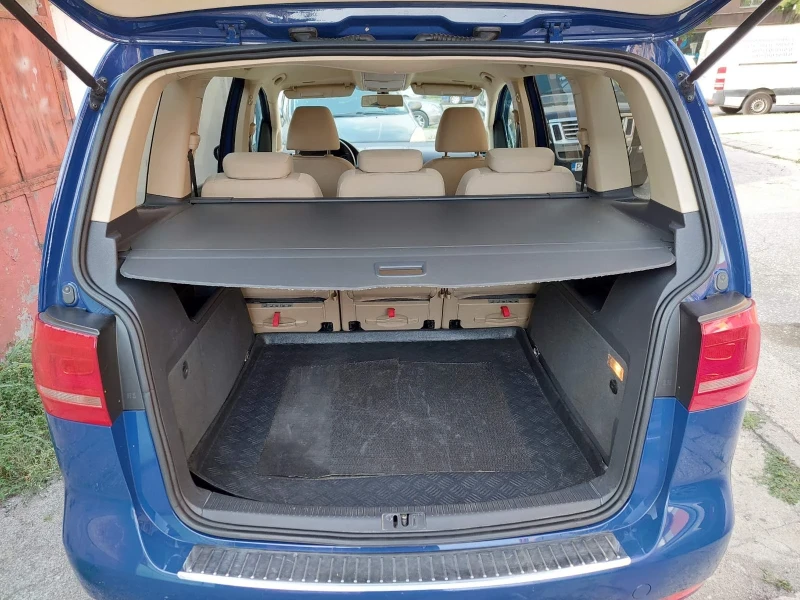 VW Touran, снимка 12 - Автомобили и джипове - 52646416