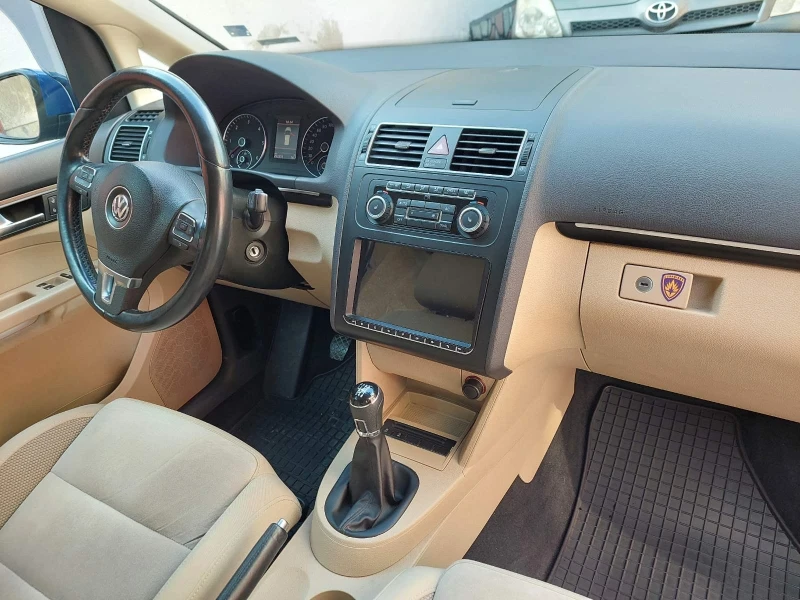 VW Touran, снимка 9 - Автомобили и джипове - 52646416
