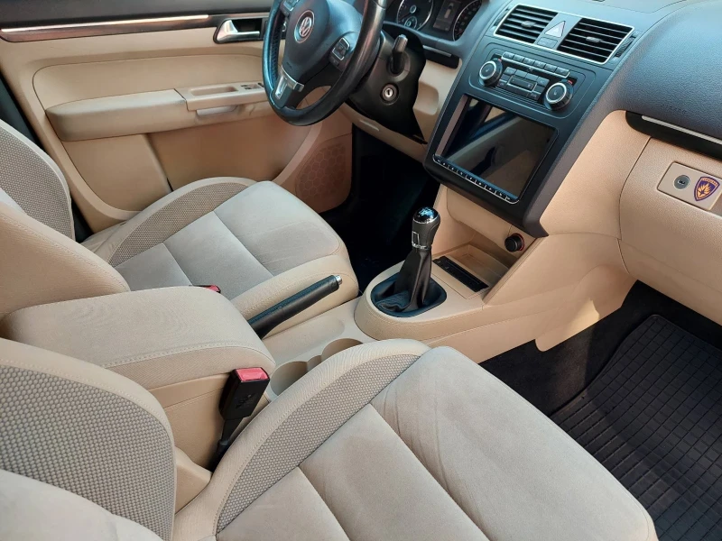 VW Touran, снимка 10 - Автомобили и джипове - 52646416
