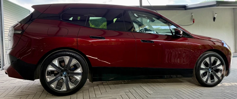 BMW iX xDrive 40/Amido/M пак/Laser/360/Soft/HeadUp/Джанти, снимка 5 - Автомобили и джипове - 52992047
