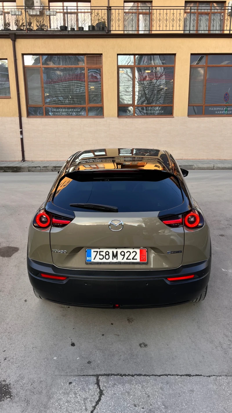 Mazda MX-30, снимка 8 - Автомобили и джипове - 53250315