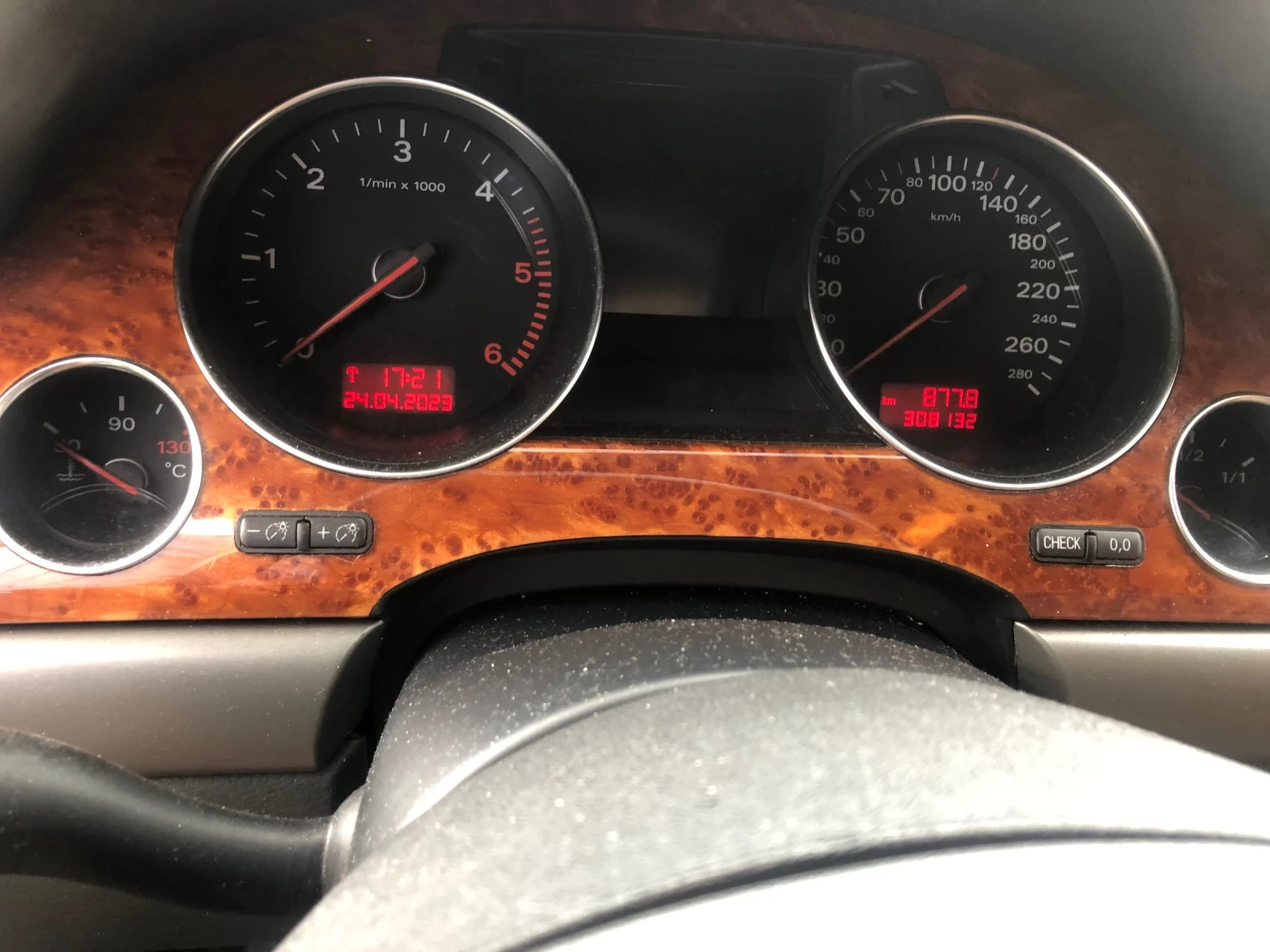 Audi A8  - изображение 8