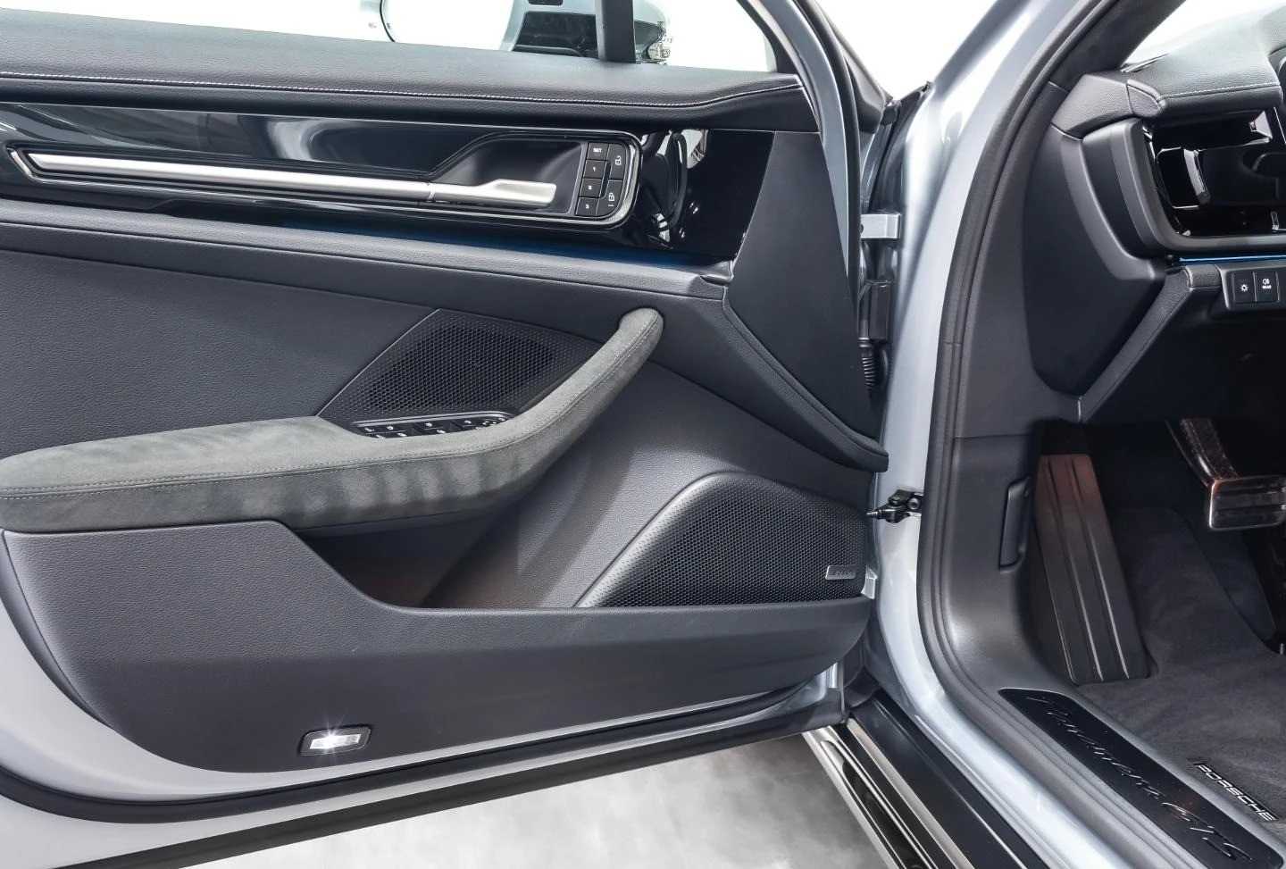 Porsche Panamera GTS SPORT DESIGN BOSE MATRIX 360 - изображение 7